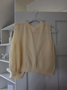 Sleeveless Knit Sweater Vest in Pale Yellow